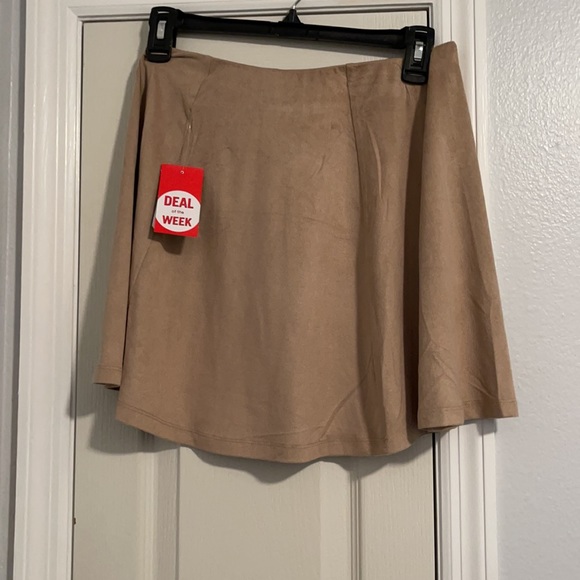 Forever 21 Taupe mini skirt - Picture 4 of 4